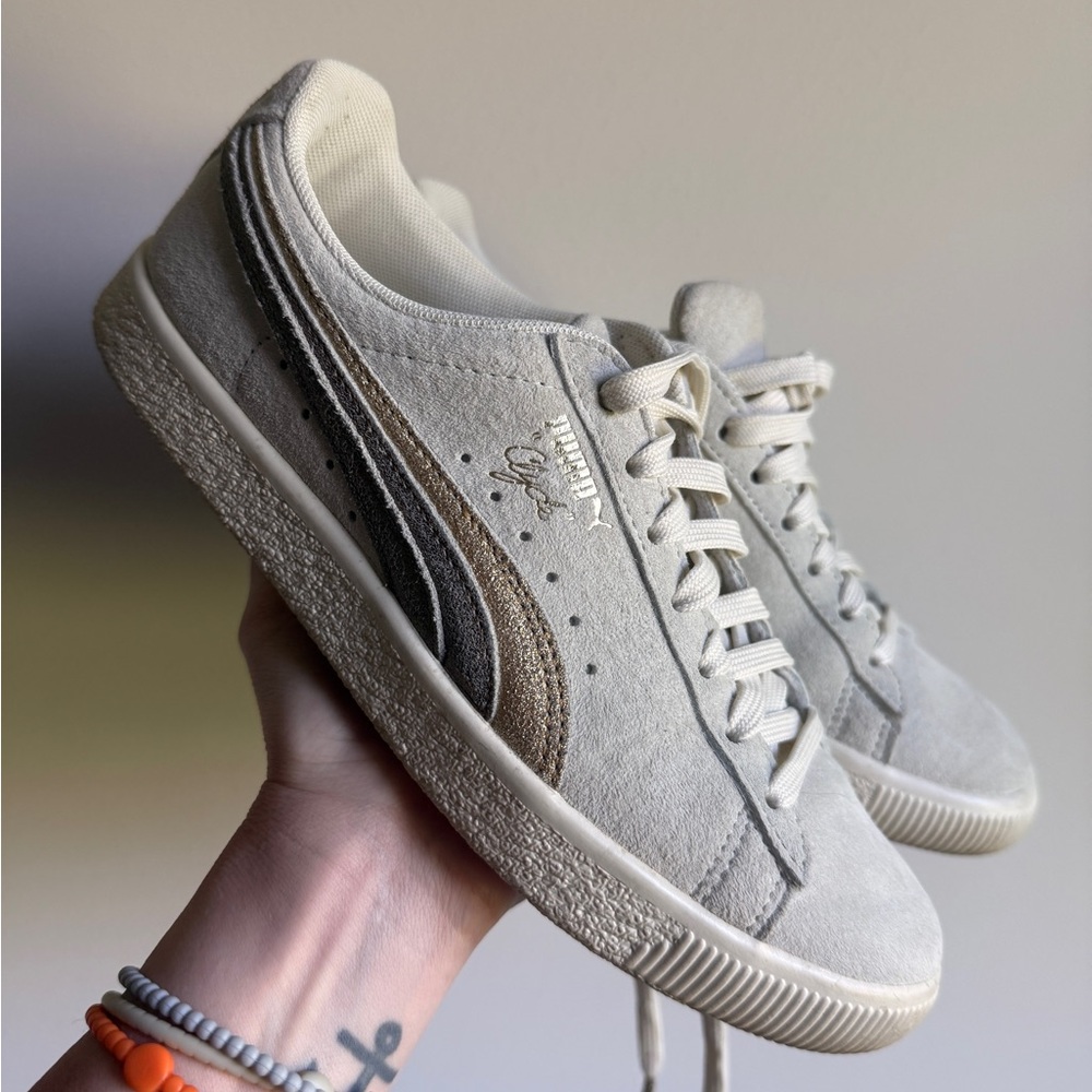 Puma Clyde sneakers women’s 7.5